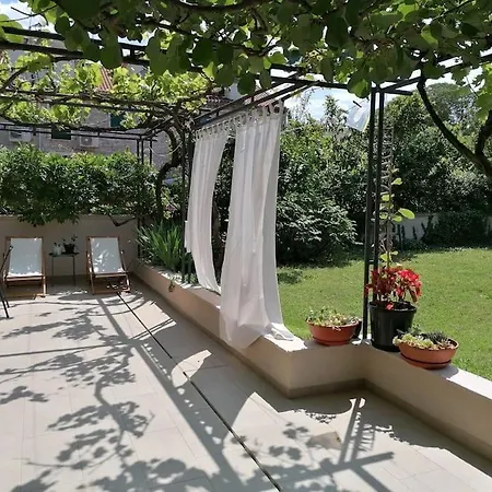 Apartment Casa Pergola *